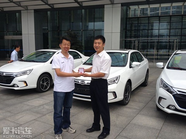 西安比亚迪第十一事业部平均日工作多长时间?