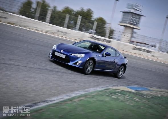 斯巴鲁BRZ 对比丰田86体验细微差别_【广西百