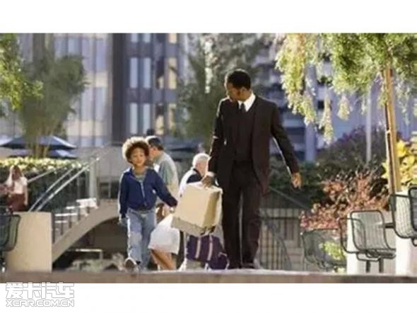 一小孩用三个不同价位卖衣服相当感触_【大连