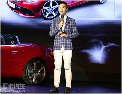 2016新款奔驰SLC跑车和CLA上海联袂上市