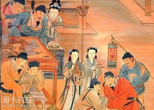 官员们可以回家与亲人团聚畅饮.