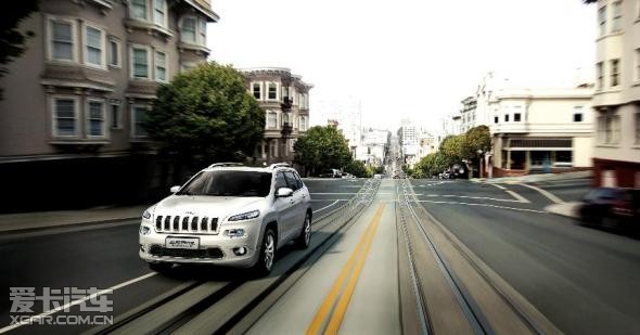 Jeep自由光穿上警服去新疆当公务员了