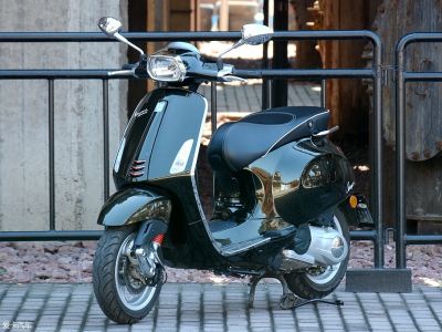 全力冲刺! 比亚乔vespa sprint150实拍