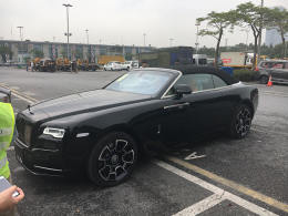 ݳչ̽ ӰBlack Badgeȿ