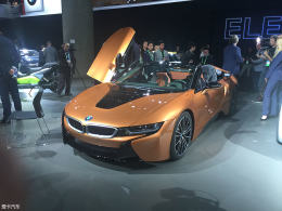 2017ɼչi8 Roadster