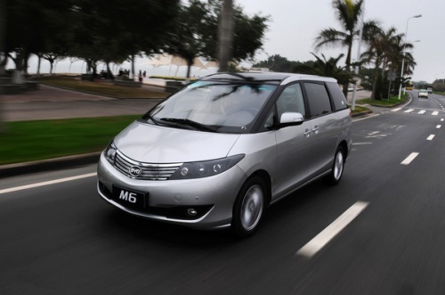 比亚迪m6已经完全摆脱了"老式面包车"的沉闷外型,找不到任何高清图片