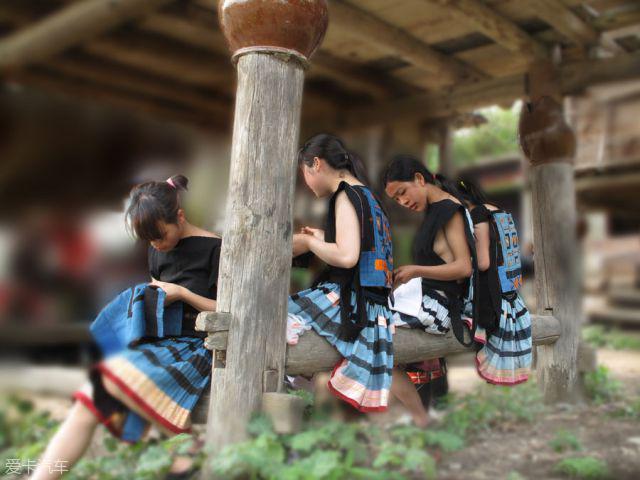 高原女性不穿内衣的民族白裤瑶族