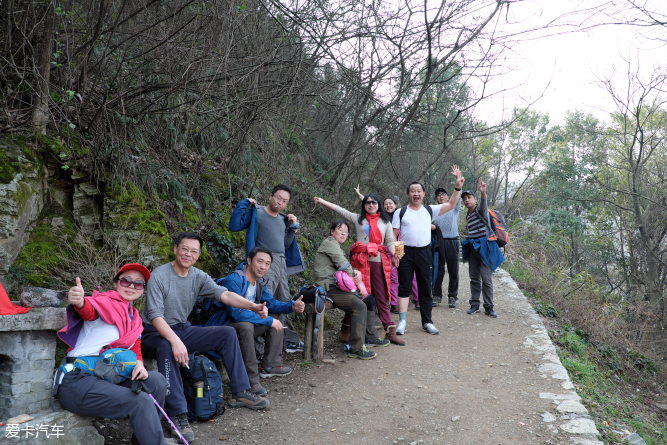 市阳新县富河以北一条东西走向山脉的主峰,位于太子与白沙两镇交界处