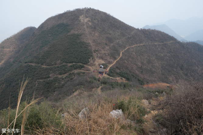 市阳新县富河以北一条东西走向山脉的主峰,位于太子与白沙两镇交界处