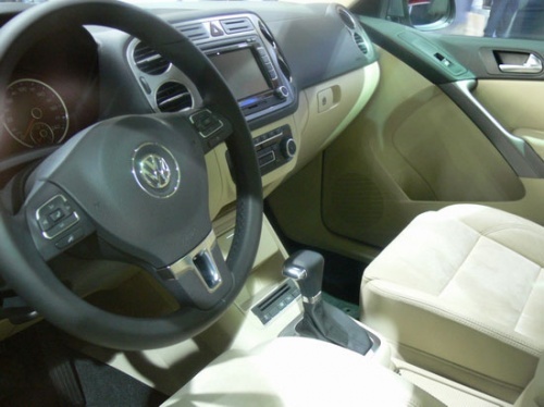 3.上海大众入门级1.8T手动挡国产途观内饰