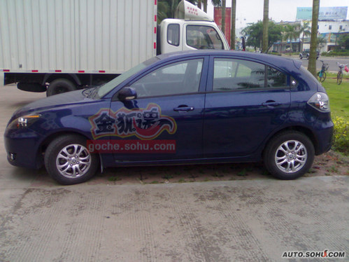 1. 手动自动齐曝光 曝小马三悦翔两厢谍照(二)