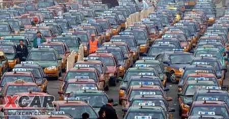 北京对出租车每月新增110元临时燃油补贴_爱