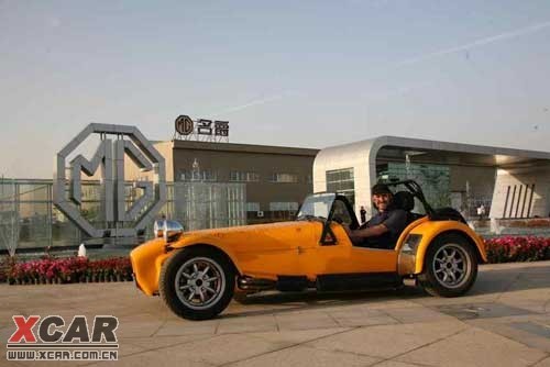 F2方程式赛车手驾MG动力跑车名爵寻家记