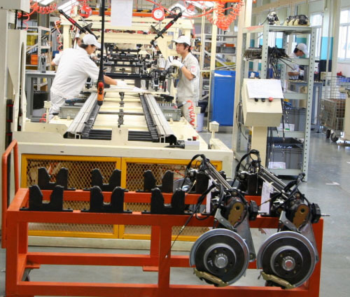 S30正式下线 探访东风总装车间生产线