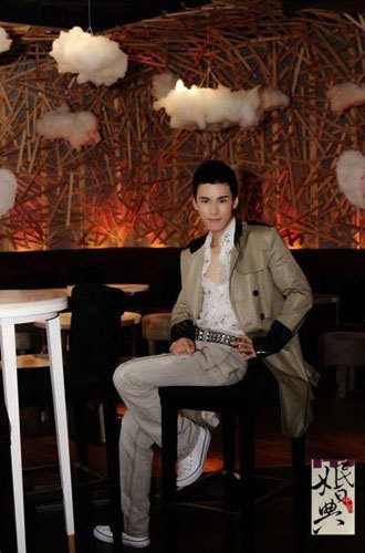 时尚丁卓青春帅气写真邻家男孩展现亲和力