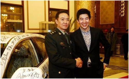 中国导演明星欢乐汇 华泰为贵宾专用车