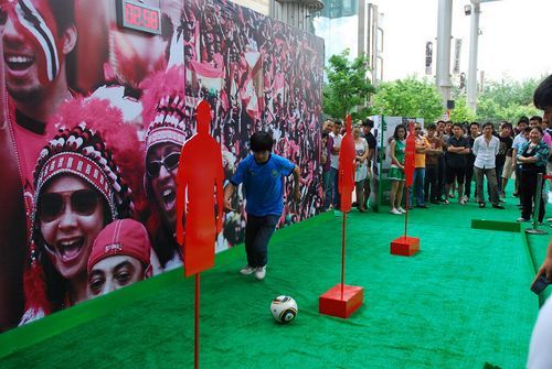 嘉实多挑战C罗一起去看世界杯活动