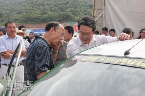 是在专业车手的陪同下,乘坐莲花l3亲身体验了短道赛,并对莲花高清图片
