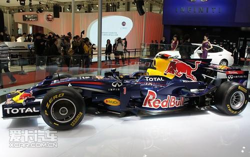 上海国际车展f1赛车亮相英菲尼迪展台上