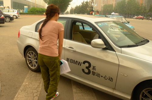 炎炎夏日 爱心送考BMW&MINI爱心在传递