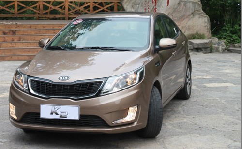 起亚K2三厢