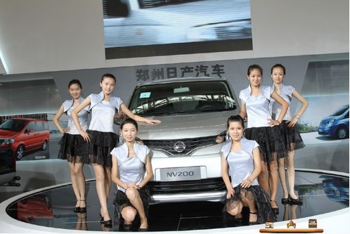 郑州日产国际车展上那些美女学生志愿者
