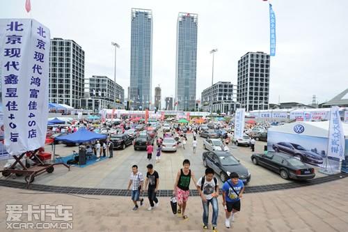 2011国际车展下沉广场 一道亮丽的风景