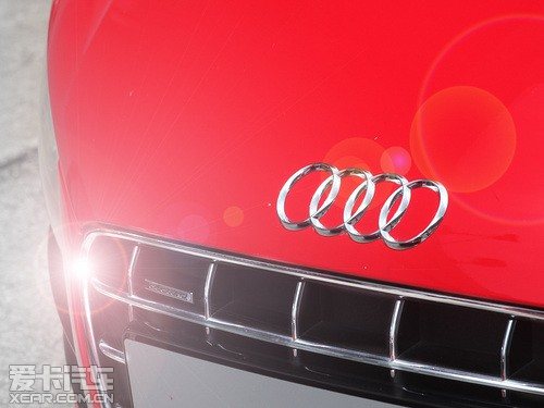 R8 V10 