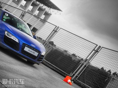 R8 V10 