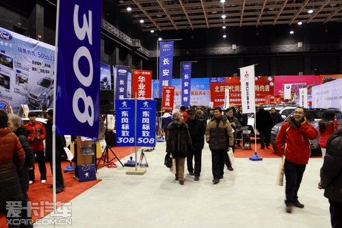 大庆首届冬季车展第二日 人气依然火爆