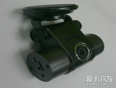 E路航发布行车记录仪R30 
