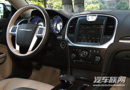 试驾克莱斯勒新300C