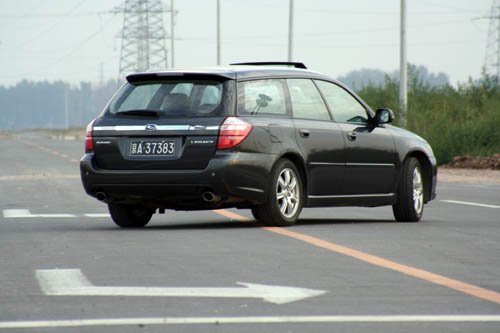 性能兼顾生活 试斯巴鲁力狮 2.0 旅行版_爱卡汽车