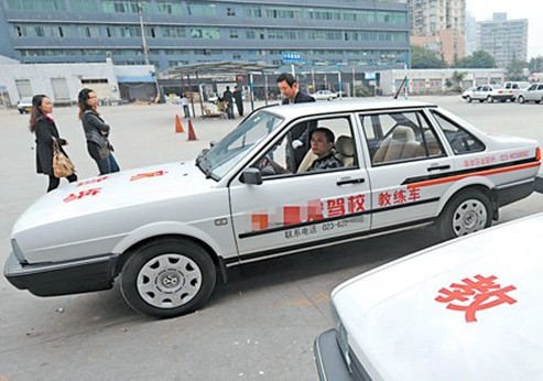 学车不能偷懒了 指纹打卡治购学时乱象