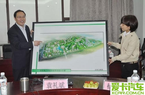 (袁礼斌介绍吉利汽车在湖南建设的全国汽车教育基地)