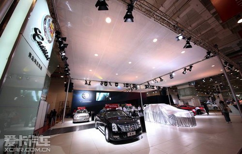 凯迪拉克车展周末百丽广场 震撼开启啦