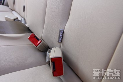 isofix 儿童安全座椅接口,将孩子牢牢的固定在座位上,比安全带更安全
