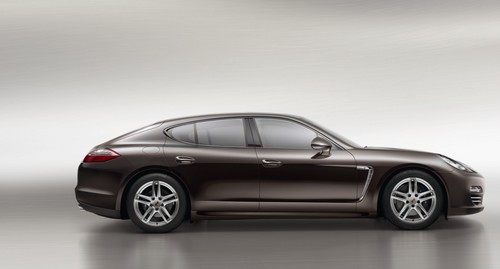v6车型,panamera platinum edition 在装饰,配置和价位上都为保时捷