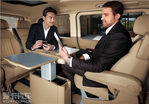 润华奔驰 车上斗地主大赛 进入复赛阶段