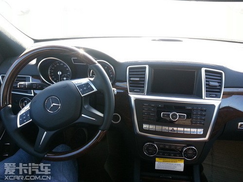 奔驰GL350黑外观棕内饰配置雷达测距现车