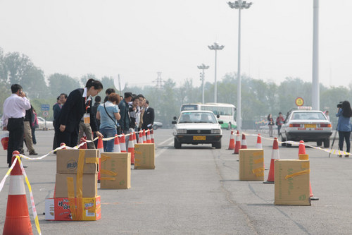 北京公交驾校首届汽车趣味运动会举行