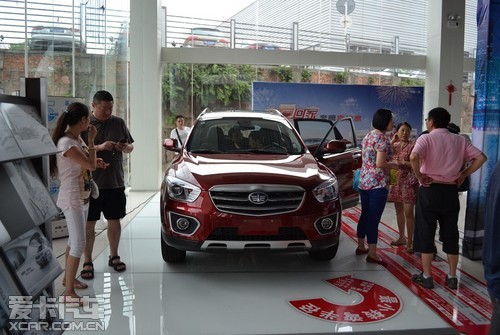 一汽轿车旗舰店,代理销售红旗、奔腾品牌全系车型. 轿车 高清图片