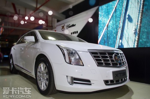 顺城地下停车场惊现凯迪拉克专属停车区