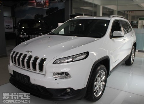 jeep自由光豪华版黑色白色现车到店