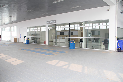 客户售后服务接待区位于店面右侧位置,有专门通道直接进入,高清图片