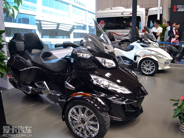 奔驰唯雅诺德国pd原厂改装车和2014款庞巴迪