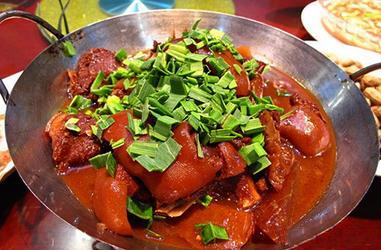 老吴说,相比于几十年前,采用传统方法烧制的海门羊肉,不仅味道没有