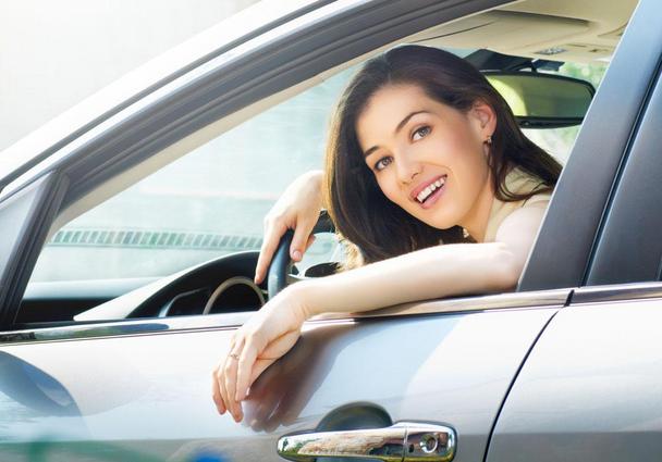 安全驾驶<em>技巧</em>小贴士:<em>女性开车</em>注意事项_爱卡汽