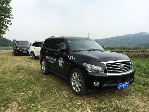 明星家庭座驾:豪华全尺寸suv英菲尼迪qx80高清图片