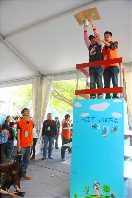 2014年广汽丰田“幸福方向盘”安全行动走进广州市少年宫